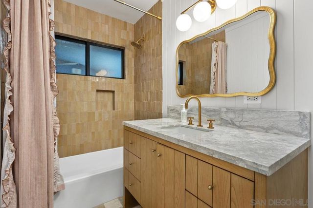 1051 Crest View Rd, Vista, CA 92081