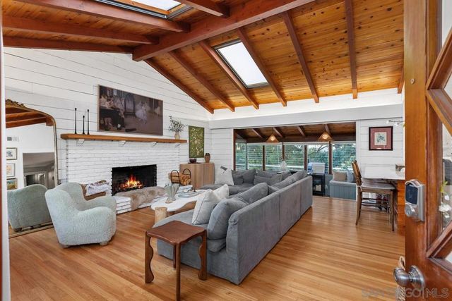 1051 Crest View Rd, Vista, CA 92081