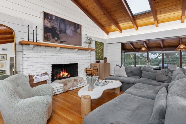 1051 Crest View Rd, Vista, CA 92081