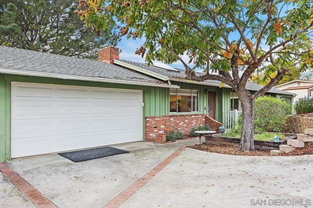 1051 Crest View Rd, Vista, CA 92081