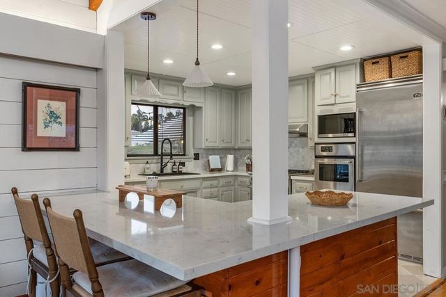 1051 Crest View Rd, Vista, CA 92081