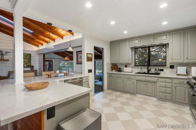 1051 Crest View Rd, Vista, CA 92081