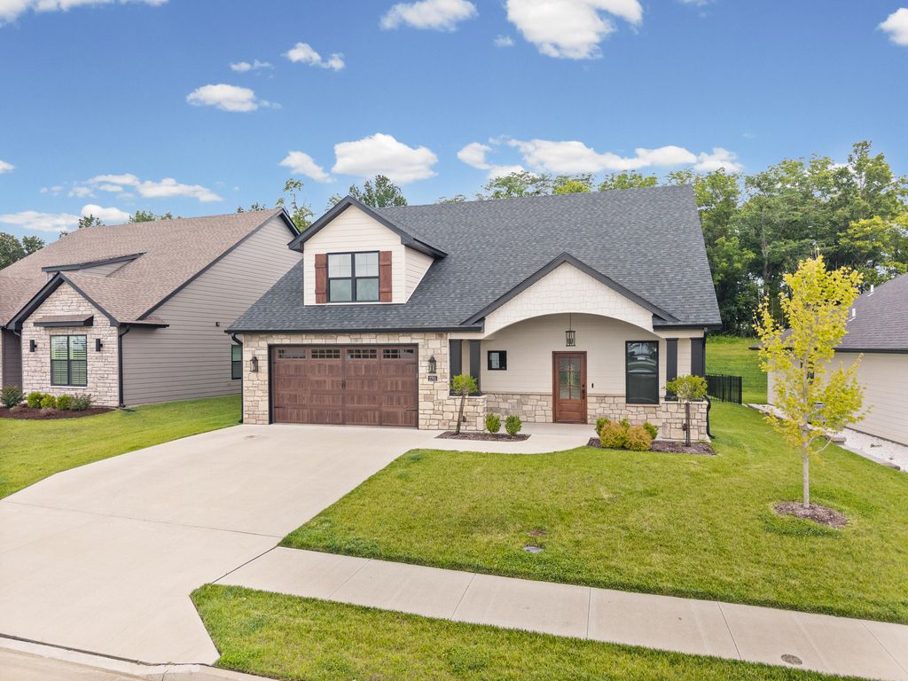 2701 MISTY FLOWER DR, Columbia, MO 65203