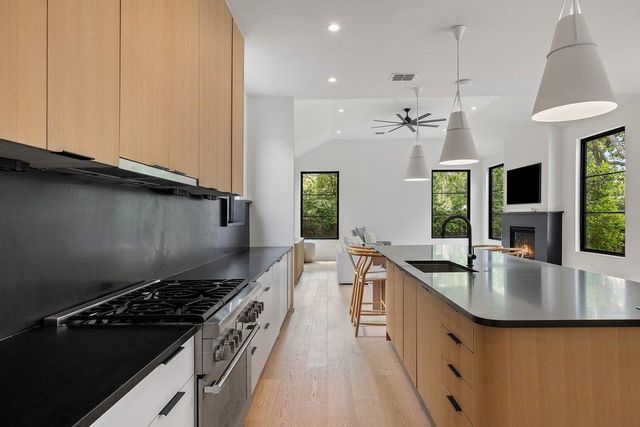 907 Karen Ave, Austin, TX 78757