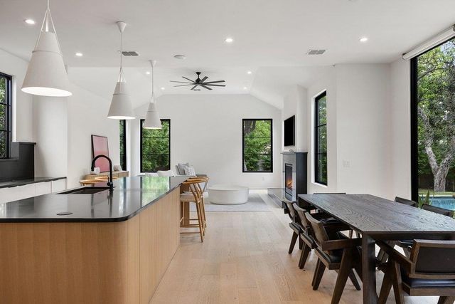 907 Karen Ave, Austin, TX 78757