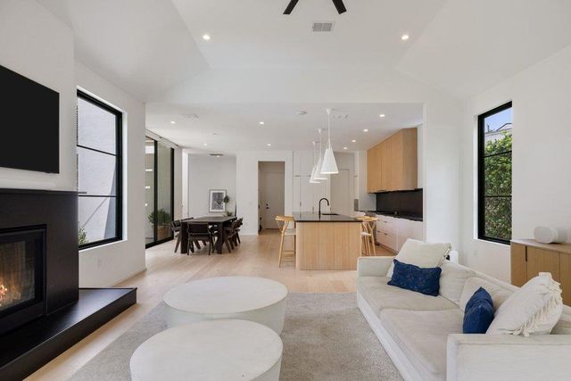 907 Karen Ave, Austin, TX 78757