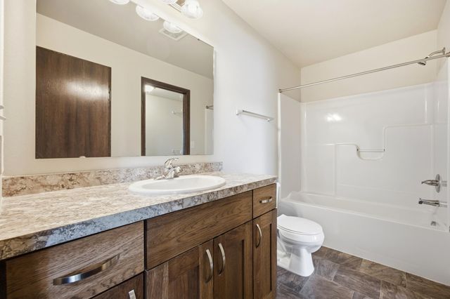 6038 59th Street S, Fargo, ND 58104