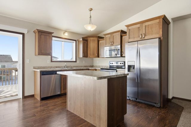 6038 59th Street S, Fargo, ND 58104