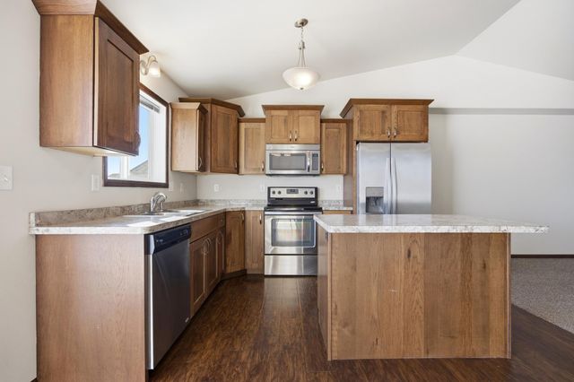 6038 59th Street S, Fargo, ND 58104