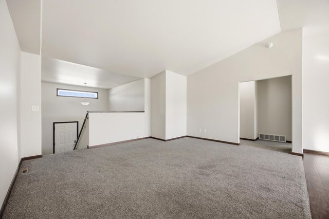 6038 59th Street S, Fargo, ND 58104