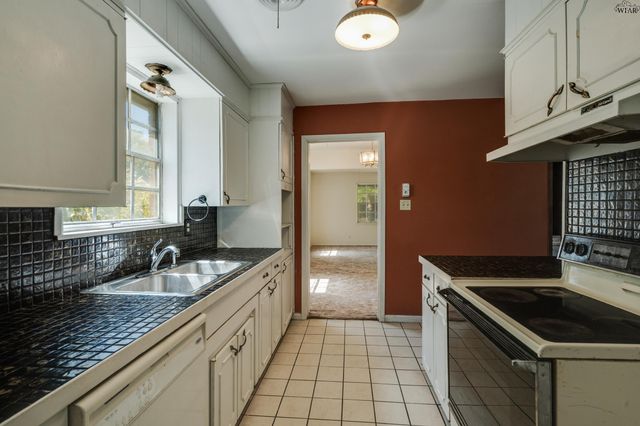 2611 N LEIGHTON CIRCLE, Wichita Falls, TX 76309