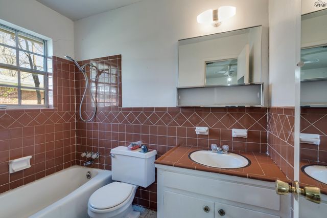 2611 N LEIGHTON CIRCLE, Wichita Falls, TX 76309