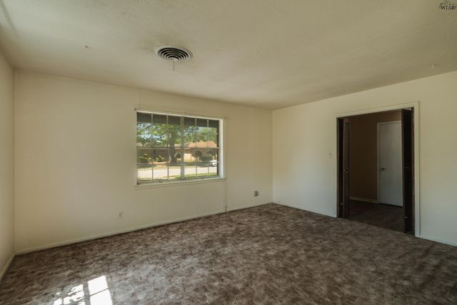 2611 N LEIGHTON CIRCLE, Wichita Falls, TX 76309