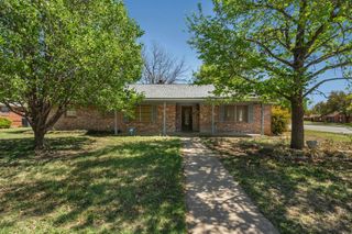 2611 N LEIGHTON CIRCLE, Wichita Falls, TX 76309