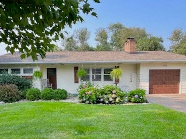 310 Circle Drive, Riverdale, IA 52722