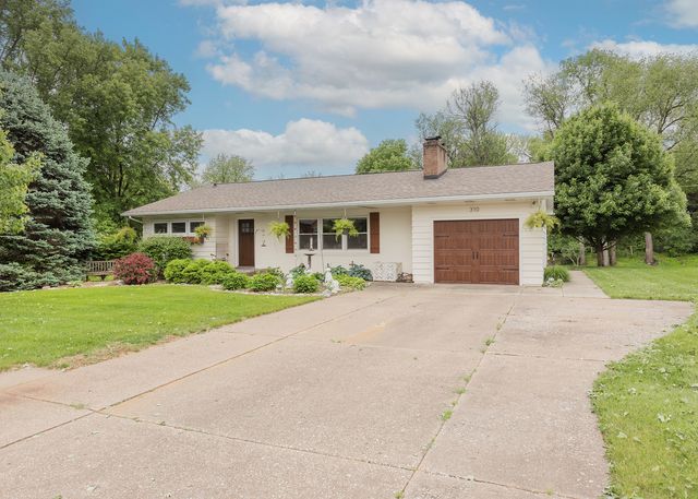 310 Circle Drive, Riverdale, IA 52722