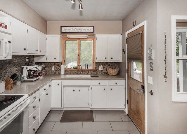 310 Circle Drive, Riverdale, IA 52722