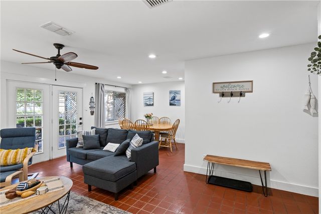1903 Johnson Ave, Rockport, TX 78382