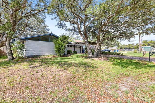 1903 Johnson Ave, Rockport, TX 78382