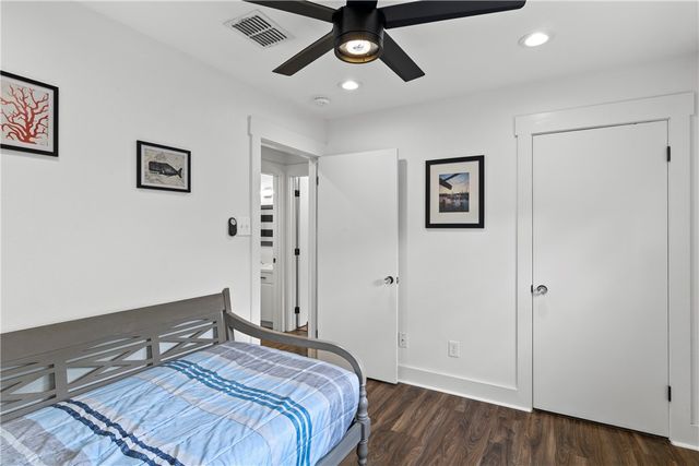 1903 Johnson Ave, Rockport, TX 78382
