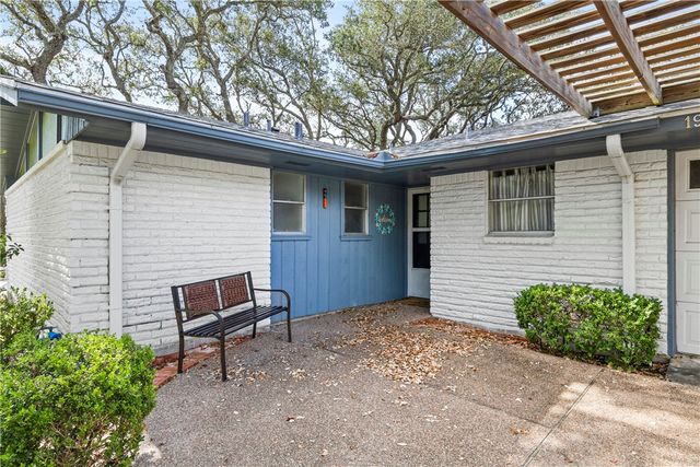 1903 Johnson Ave, Rockport, TX 78382