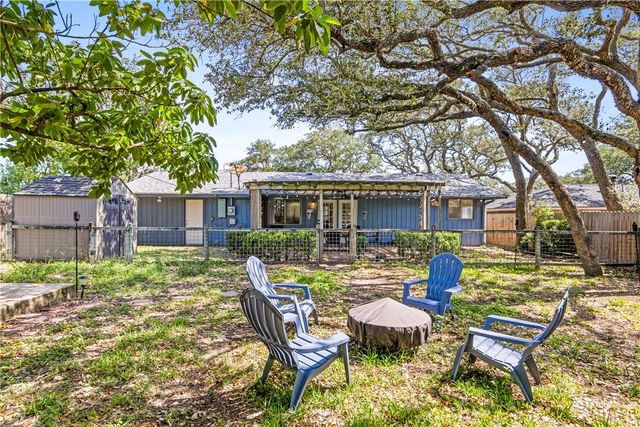 1903 Johnson Ave, Rockport, TX 78382