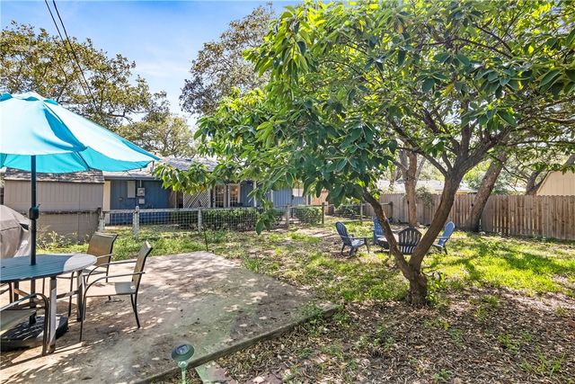 1903 Johnson Ave, Rockport, TX 78382
