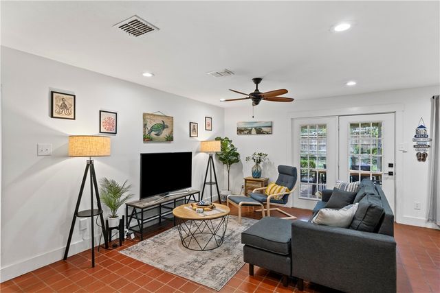 1903 Johnson Ave, Rockport, TX 78382
