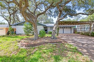 1903 Johnson Ave, Rockport, TX 78382