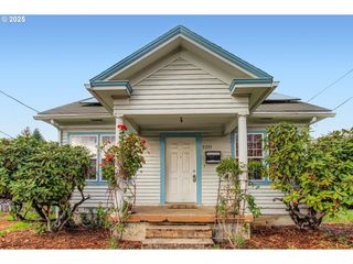 9233 Se MITCHELL St, Portland, OR 97266