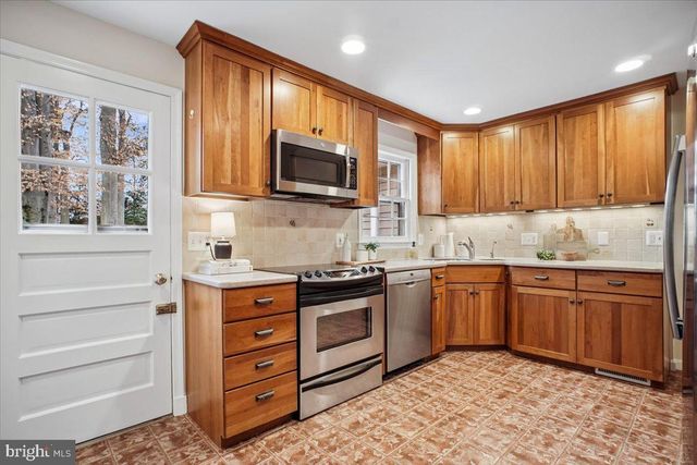 10113 CARDINAL RD, Fairfax, VA 22030