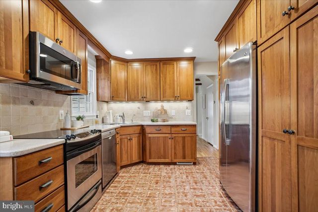 10113 CARDINAL RD, Fairfax, VA 22030