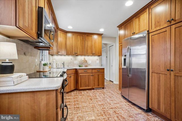 10113 CARDINAL RD, Fairfax, VA 22030