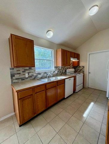 400 Blue Shale DR, Jarrell, TX 76537