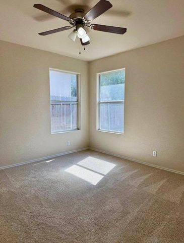 400 Blue Shale DR, Jarrell, TX 76537