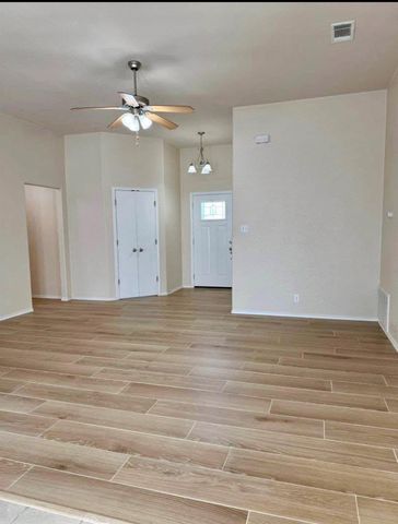 400 Blue Shale DR, Jarrell, TX 76537