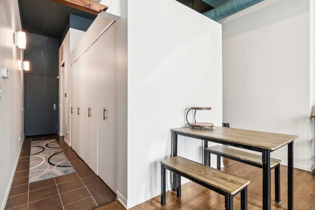 2343 N Greenview Avenue 111, Chicago, IL 60614