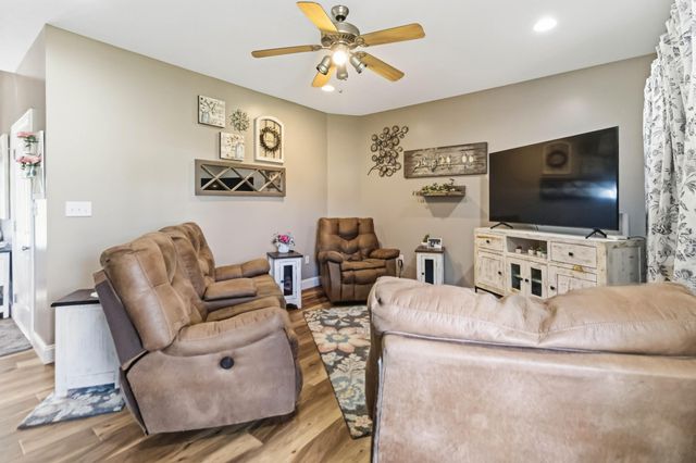 752 County Farm Road, London, KY 40741
