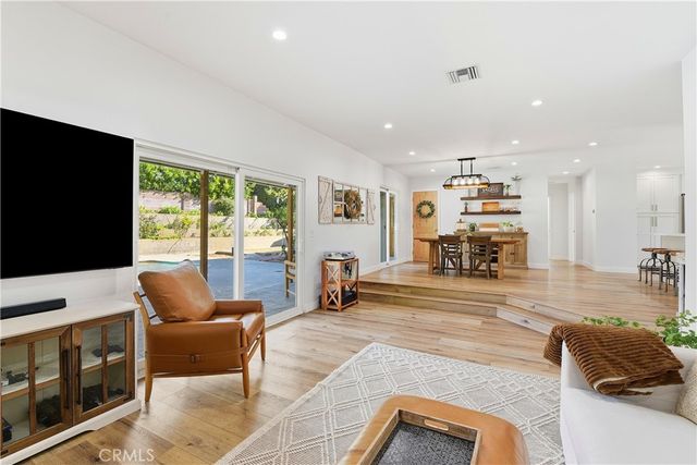 10560 Limerick, Chatsworth, CA 91311