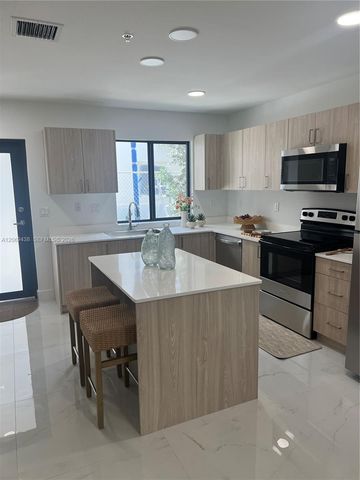 7450 W 4th Avenue 108, Hialeah, FL 33014
