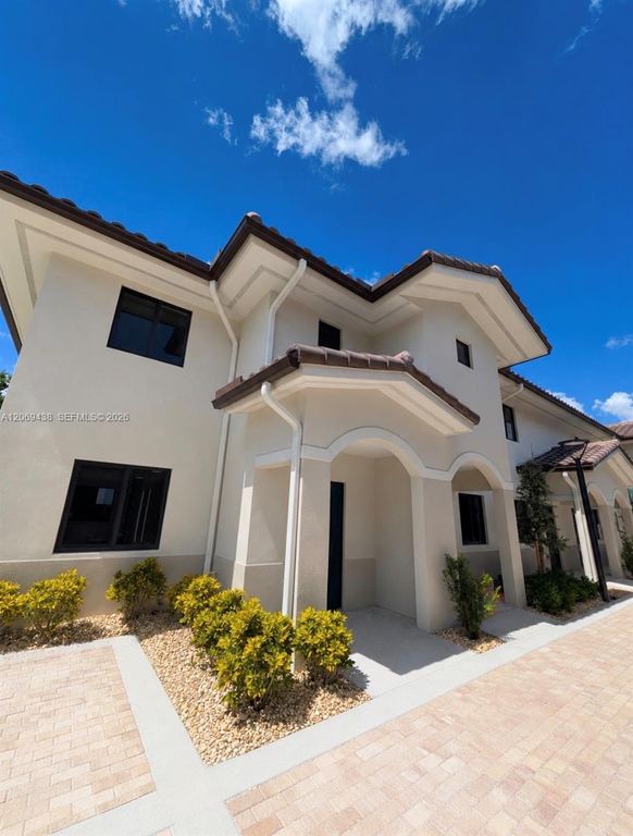 7450 W 4th Avenue 108, Hialeah, FL 33014