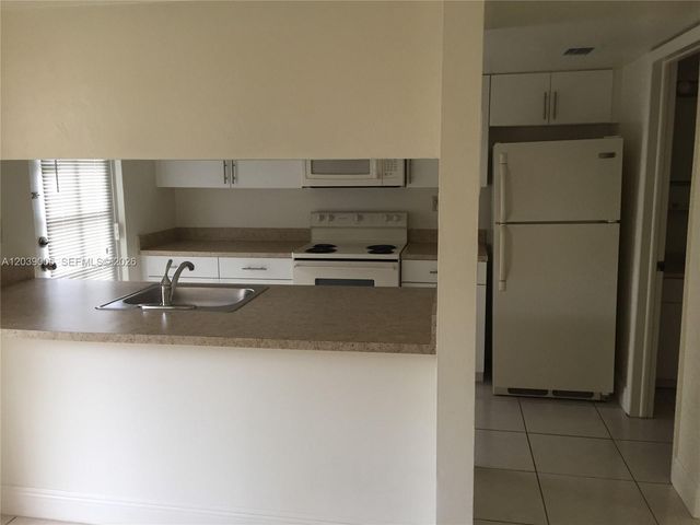 10808 N Kendall Dr Q-4, Miami, FL 33176