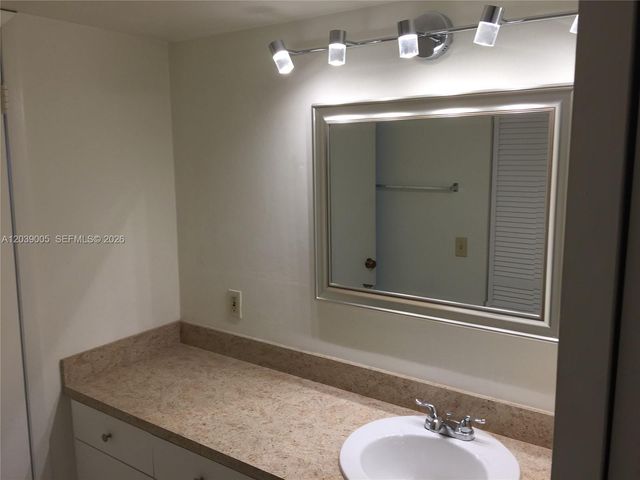 10808 N Kendall Dr Q-4, Miami, FL 33176