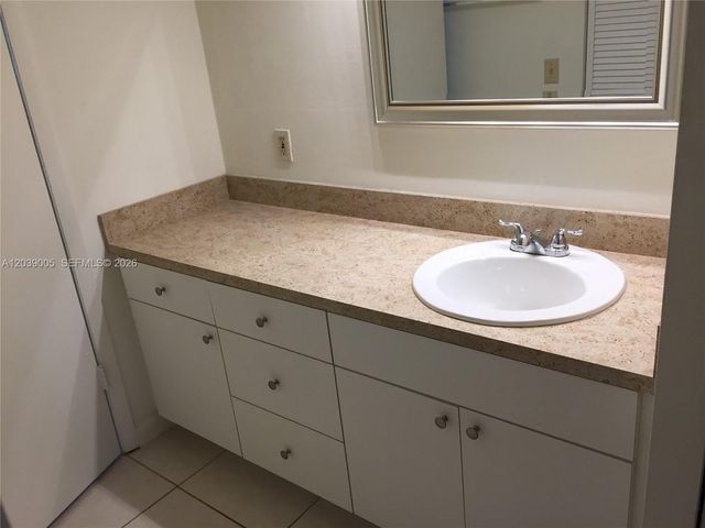 10808 N Kendall Dr Q-4, Miami, FL 33176