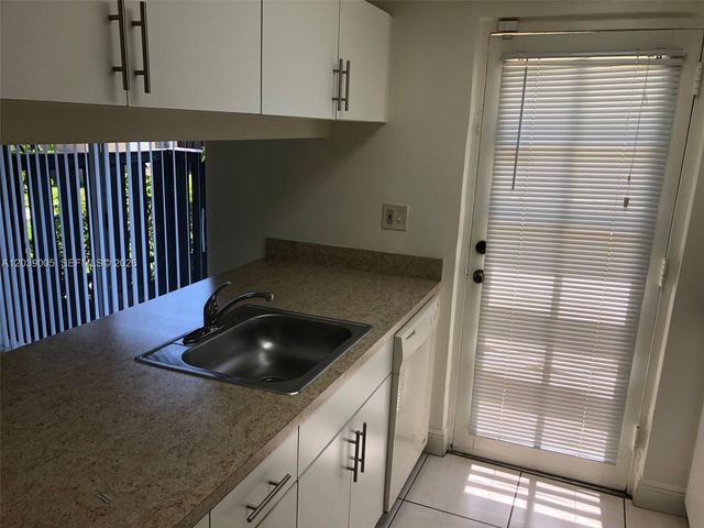 10808 N Kendall Dr Q-4, Miami, FL 33176