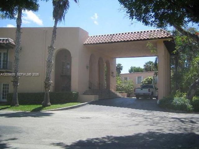 10808 N Kendall Dr Q-4, Miami, FL 33176