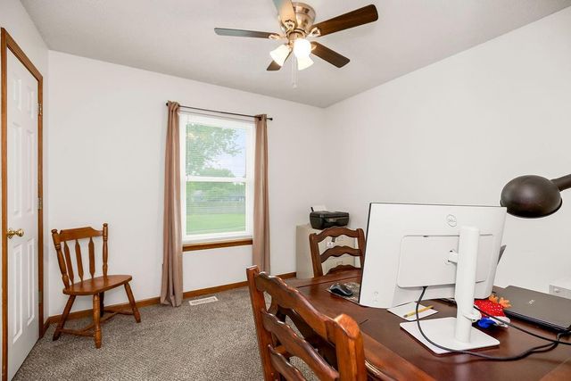 1821 SE Kenwood Drive, Blue Springs, MO 64014