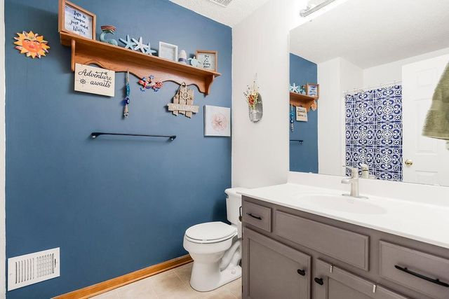 1821 SE Kenwood Drive, Blue Springs, MO 64014