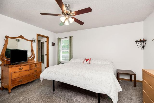 1821 SE Kenwood Drive, Blue Springs, MO 64014