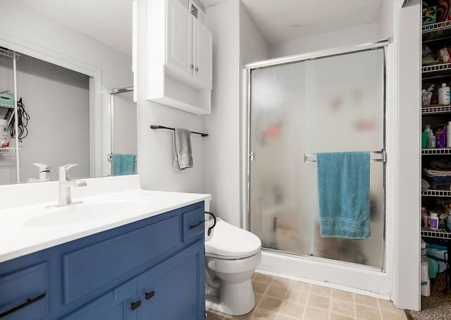 1821 SE Kenwood Drive, Blue Springs, MO 64014